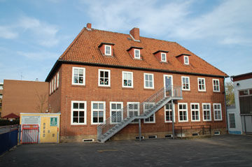 Schule hinten